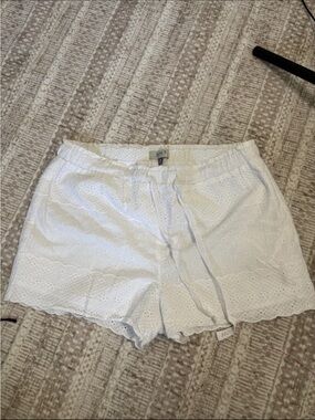 Jolt Women’s white Embroidered eyelet shorts Size Medium